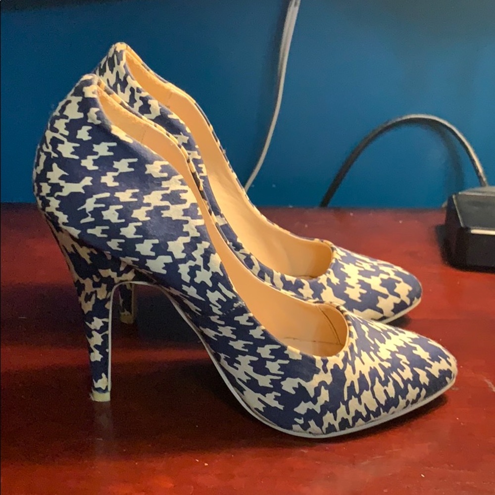 Heels - Picture 4 of 4